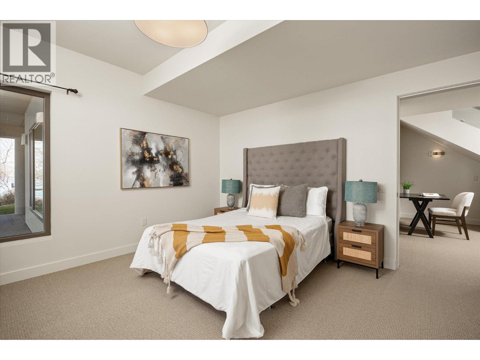 5560 Lakeshore Road - 46