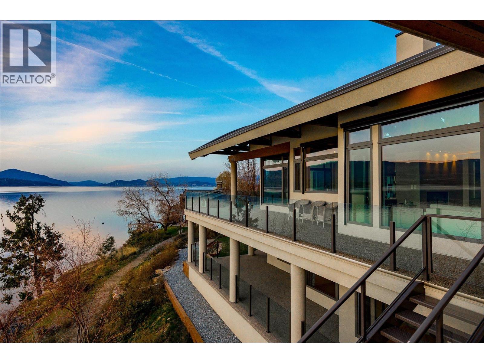 5560 Lakeshore Road - 8