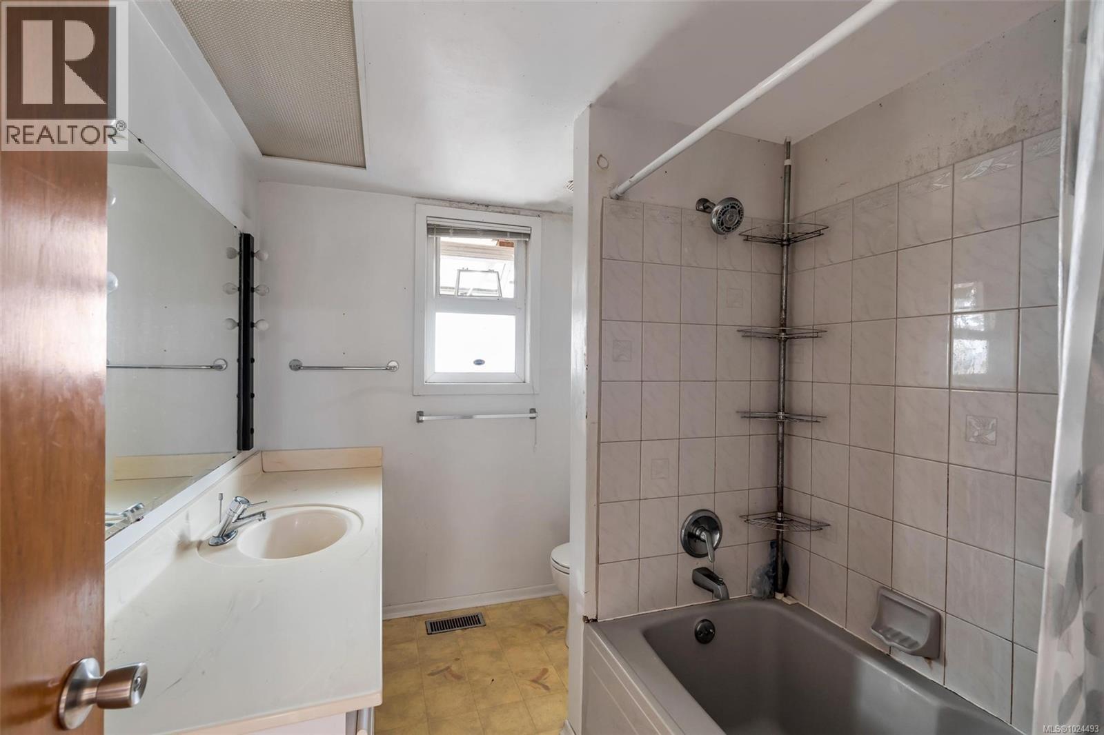  2227 Edgelow Street, Saanich