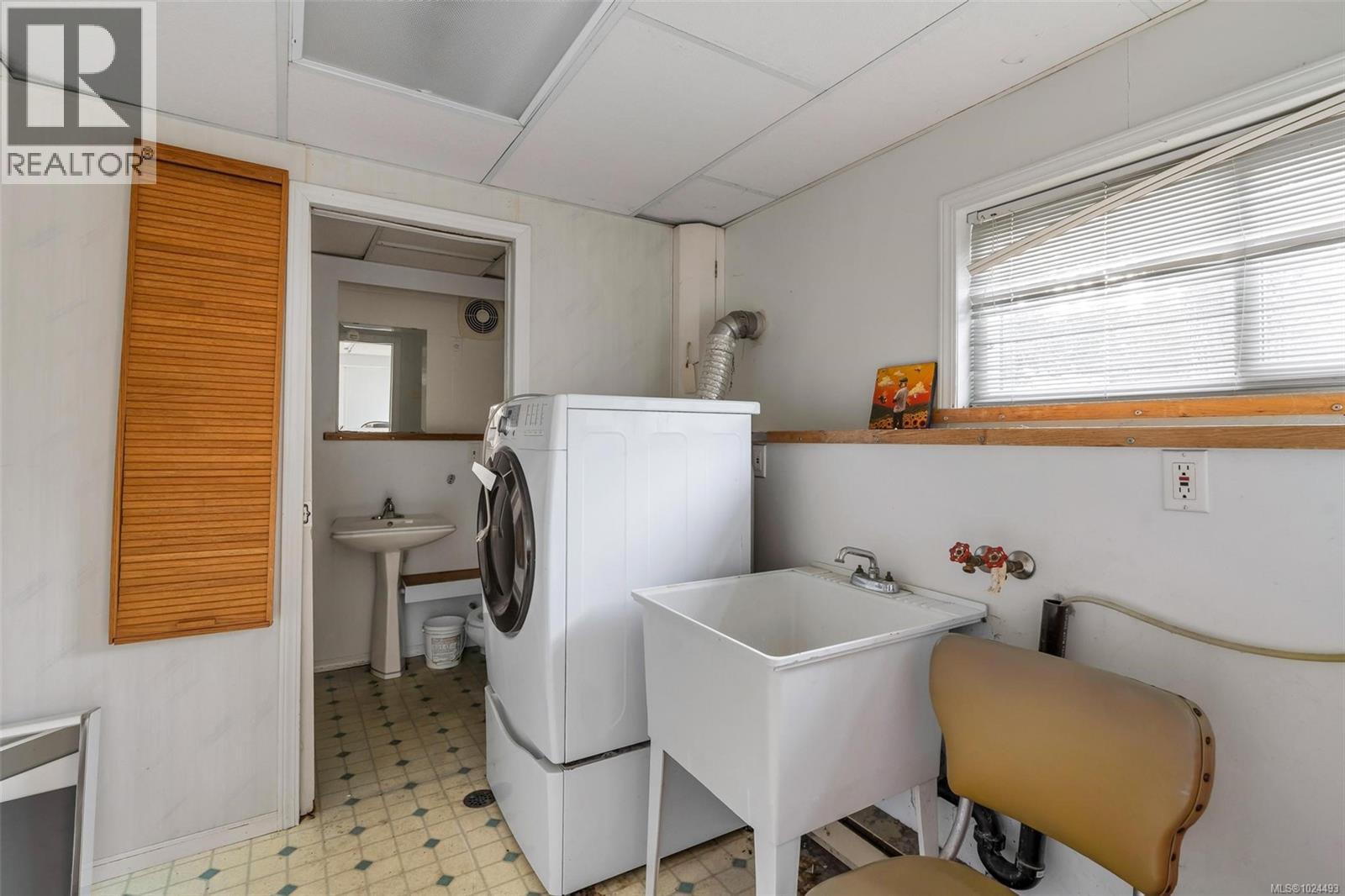  2227 Edgelow Street, Saanich