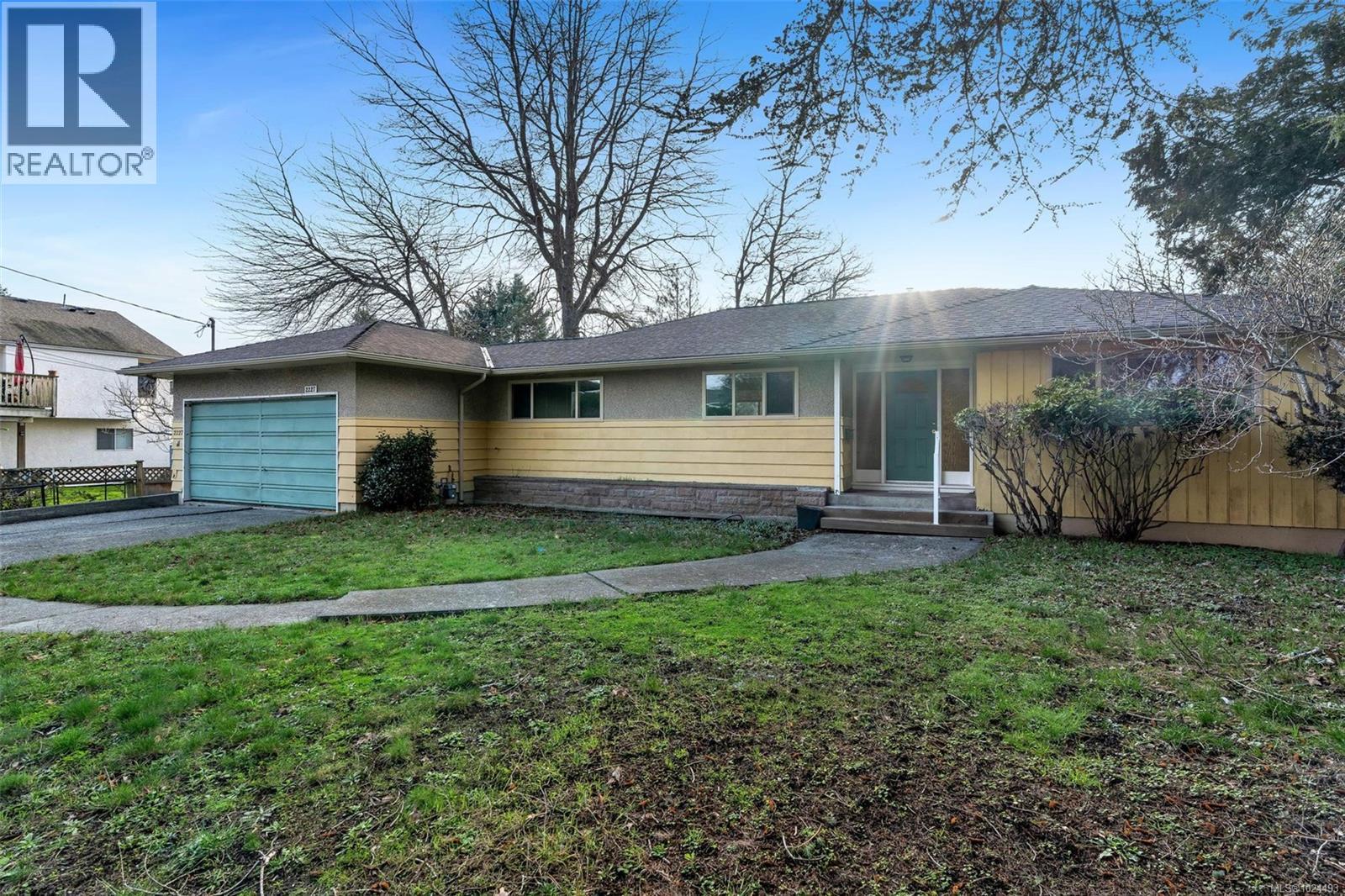  2227 Edgelow Street, Saanich