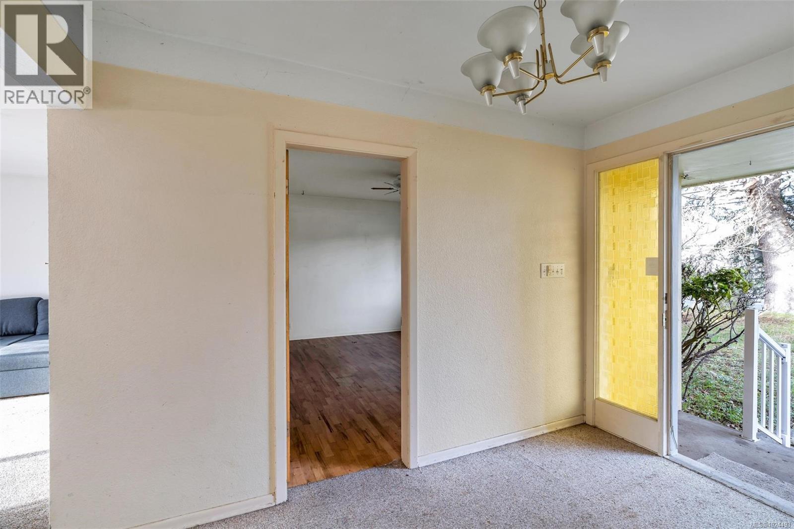  2227 Edgelow Street, Saanich