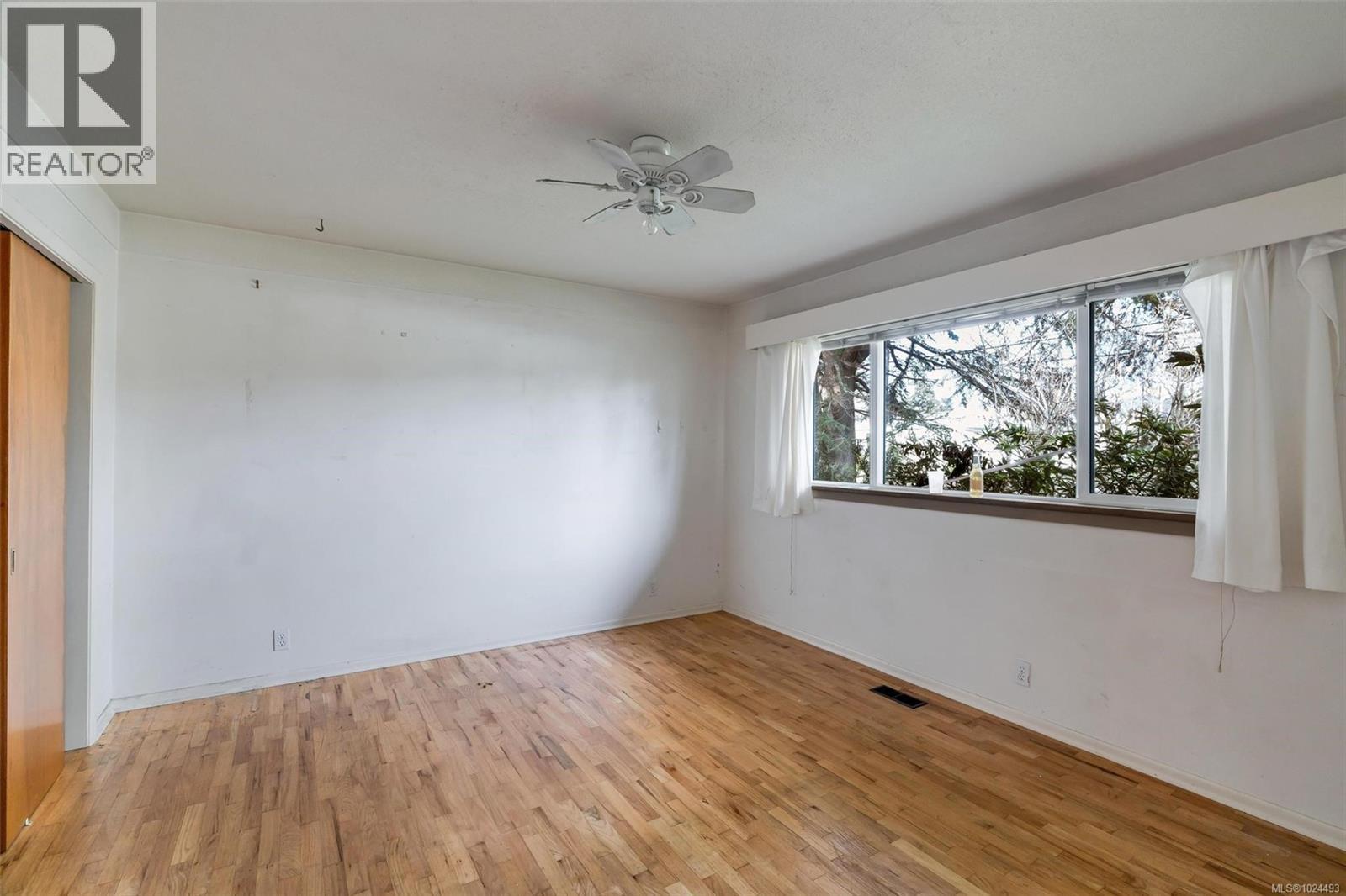  2227 Edgelow Street, Saanich