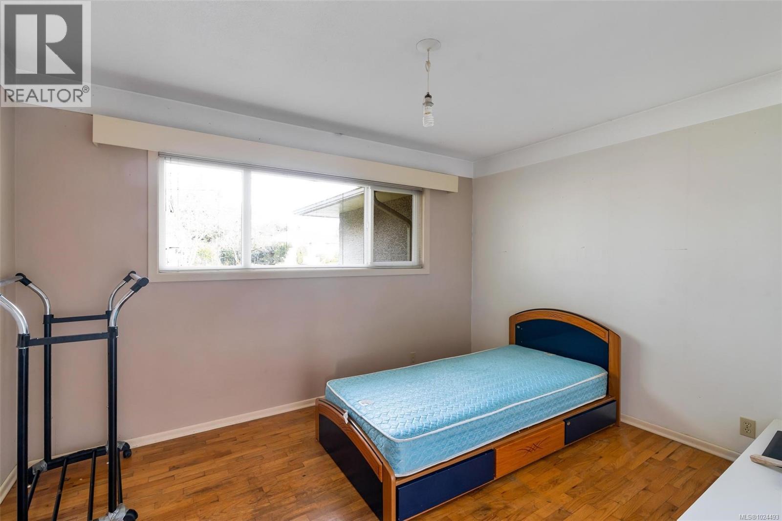  2227 Edgelow Street, Saanich