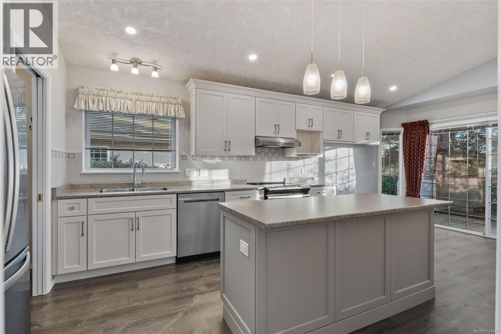 22 901 Kentwood Lane, Saanich