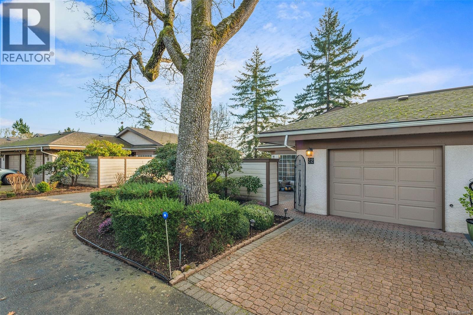22 901 Kentwood Lane, Saanich