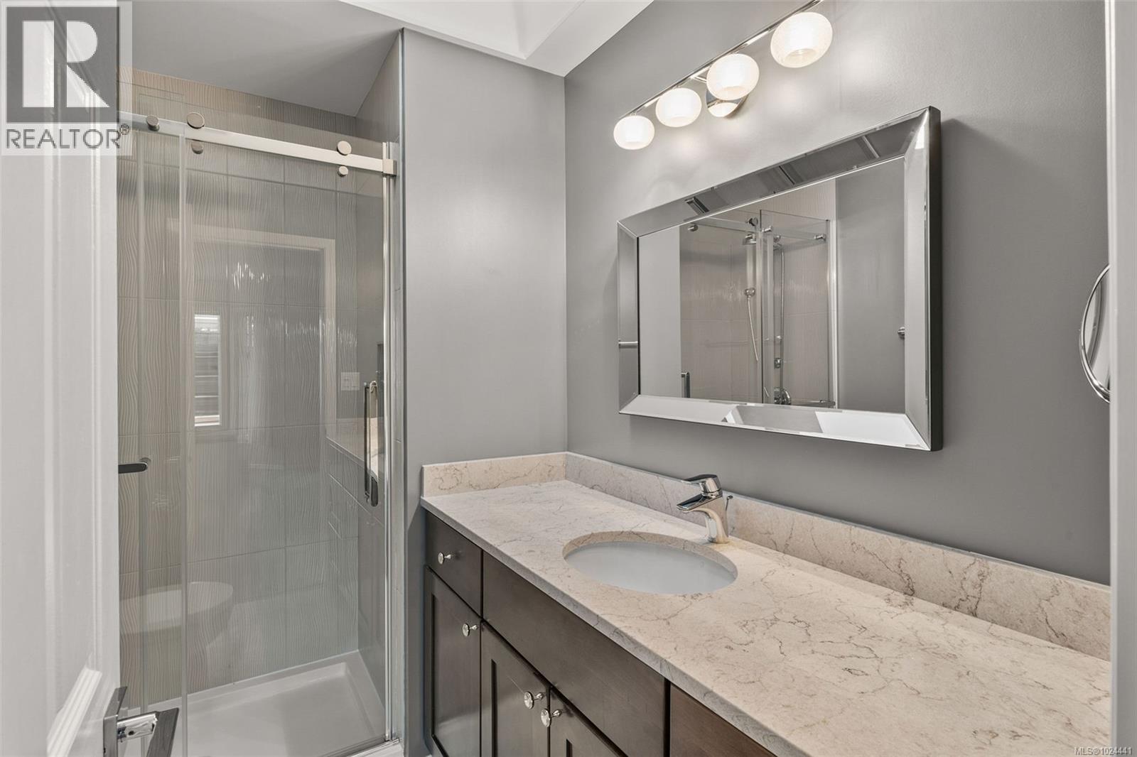 22 901 Kentwood Lane, Saanich