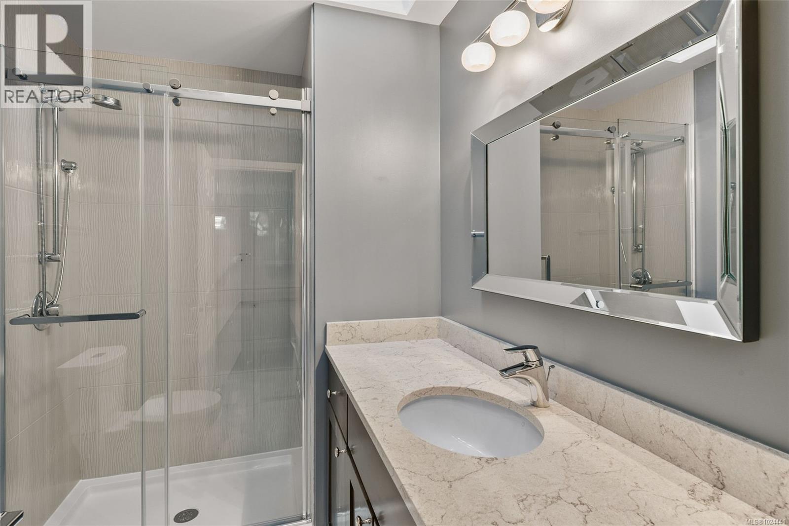 22 901 Kentwood Lane, Saanich