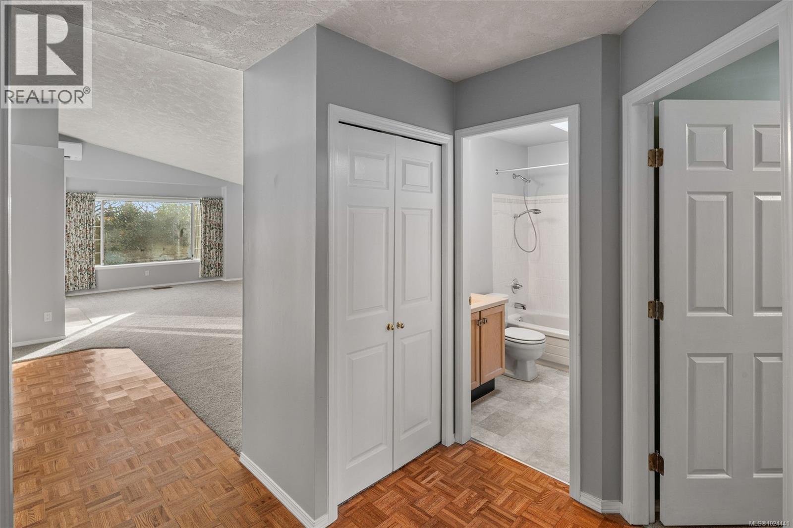 22 901 Kentwood Lane, Saanich