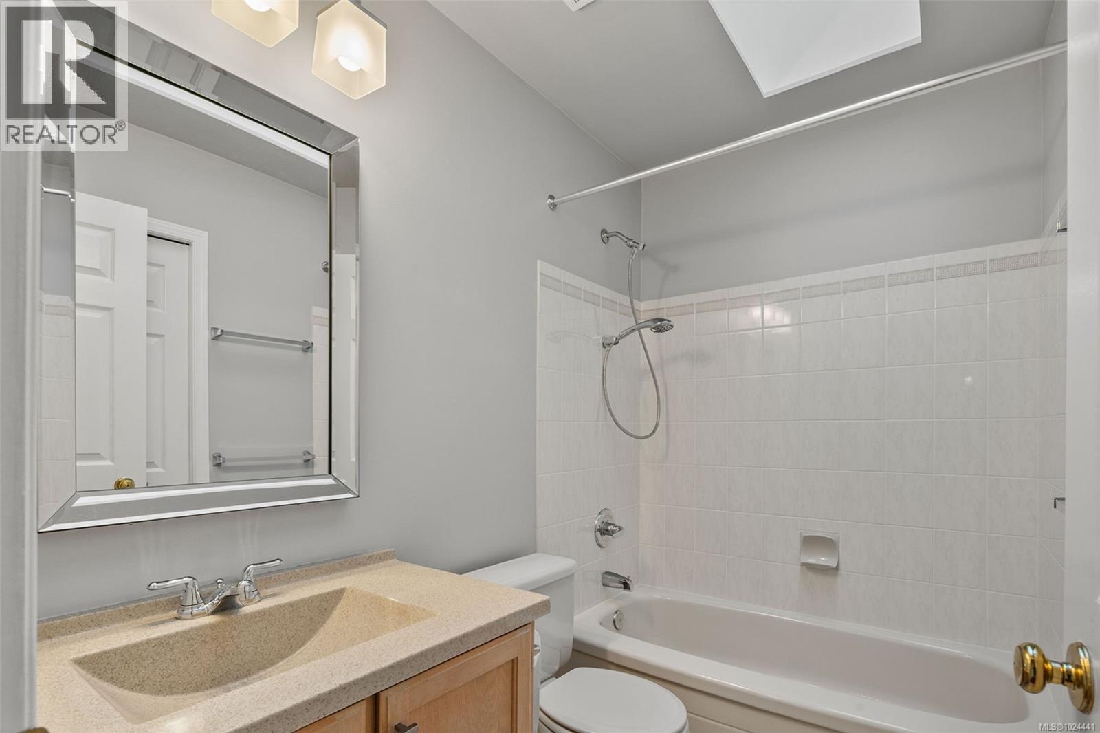 22 901 Kentwood Lane, Saanich