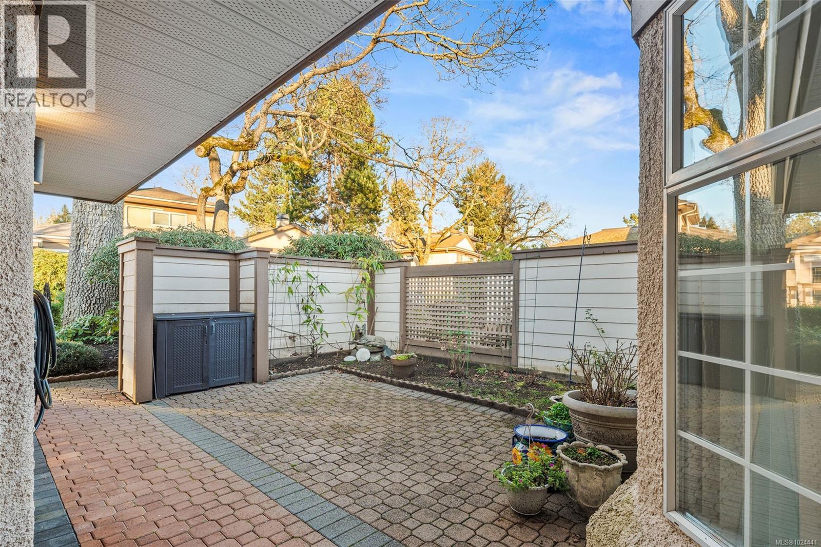 22 901 Kentwood Lane, Saanich