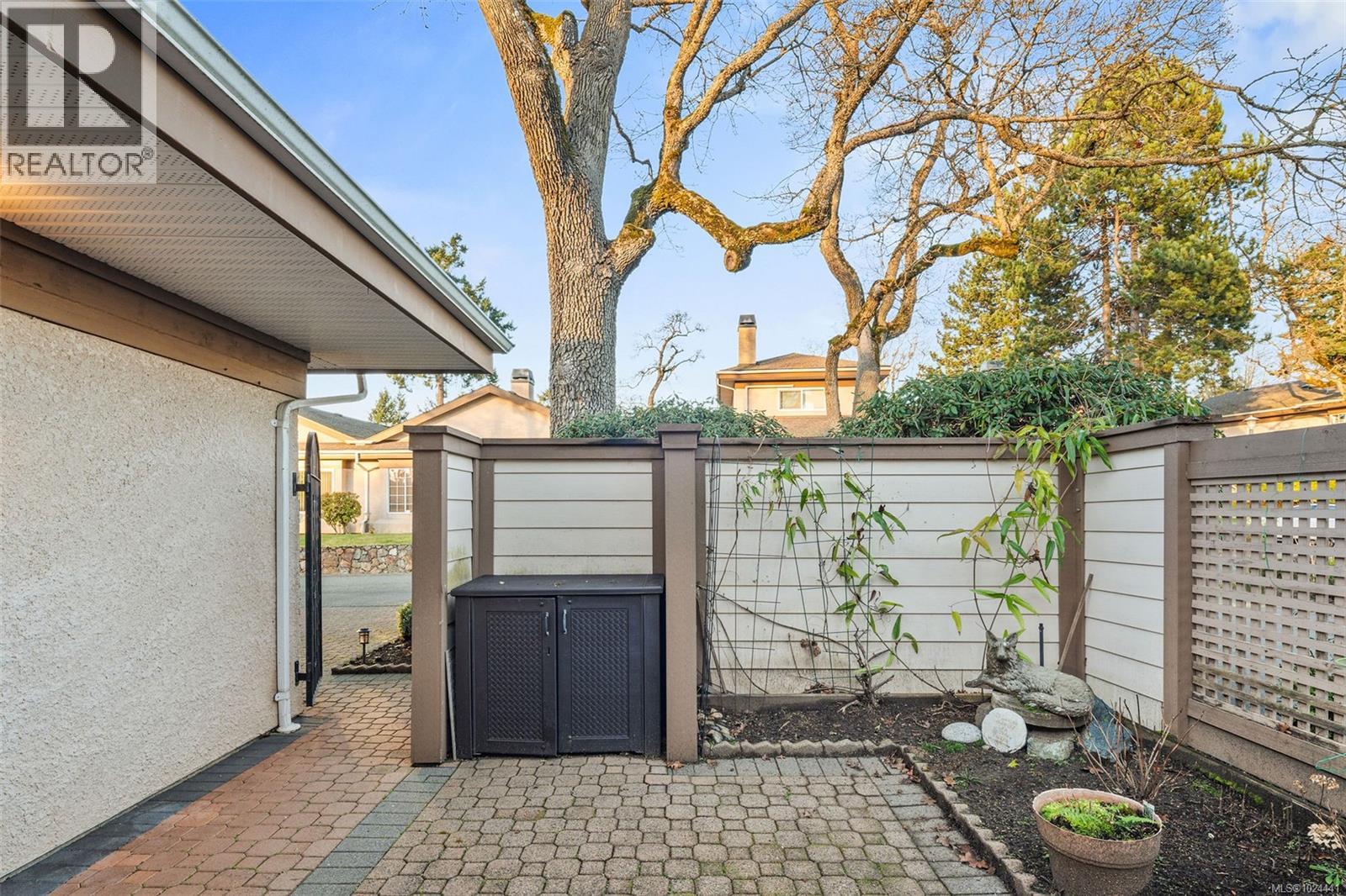 22 901 Kentwood Lane, Saanich