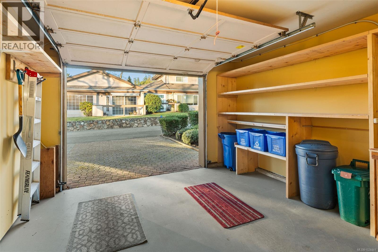 22 901 Kentwood Lane, Saanich