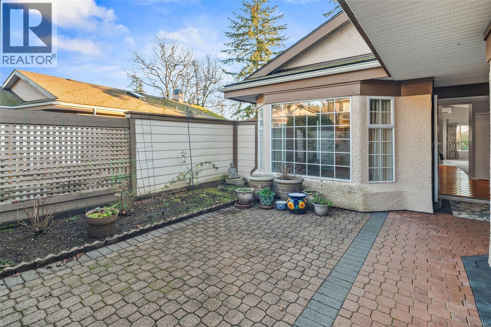 22 901 Kentwood Lane, Saanich