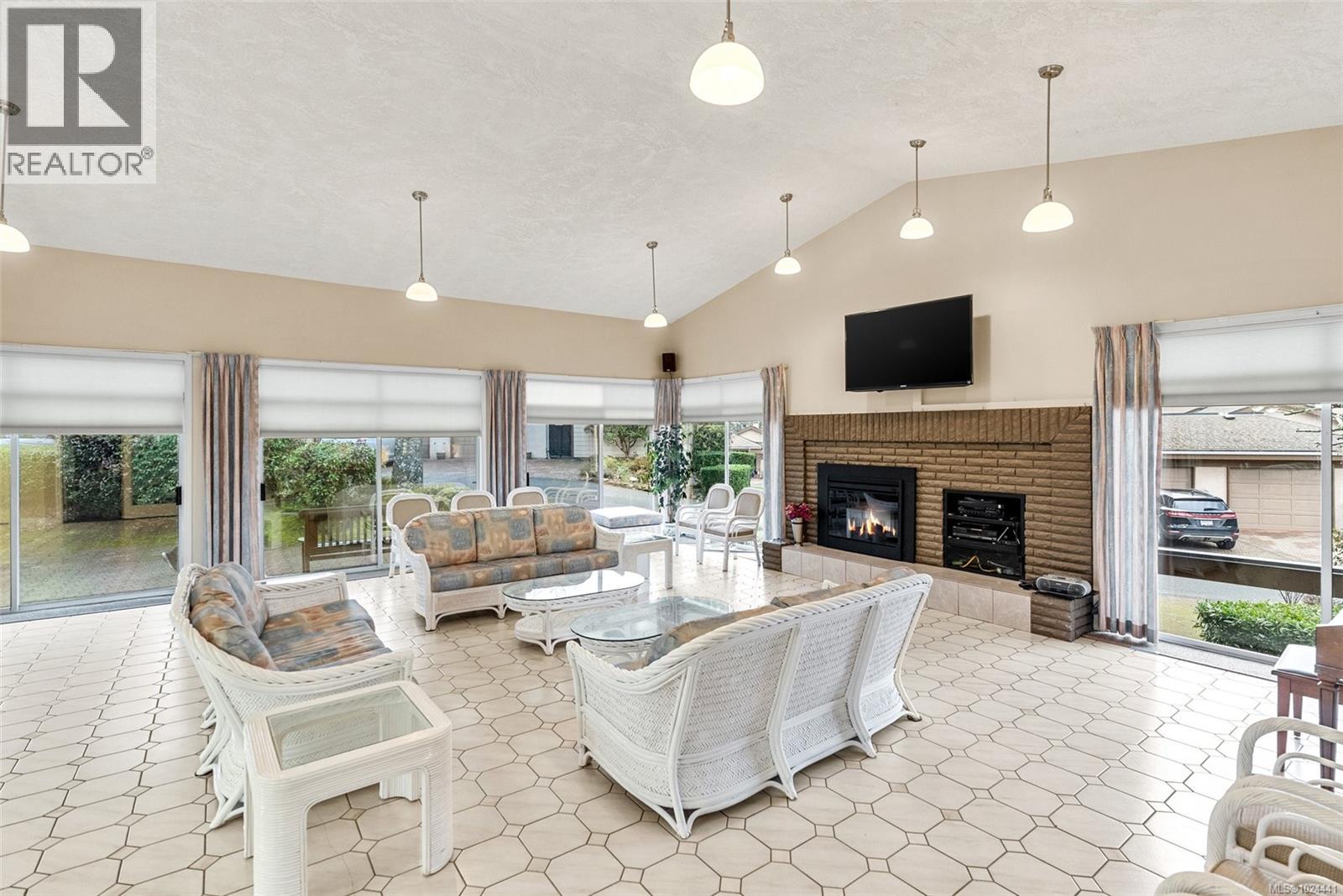 22 901 Kentwood Lane, Saanich