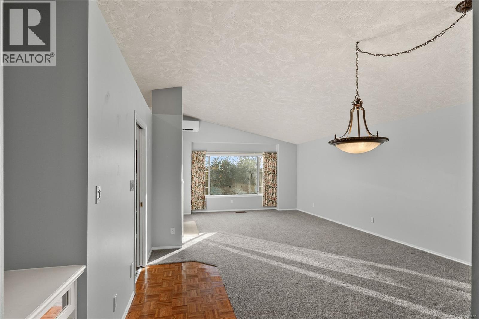 22 901 Kentwood Lane, Saanich