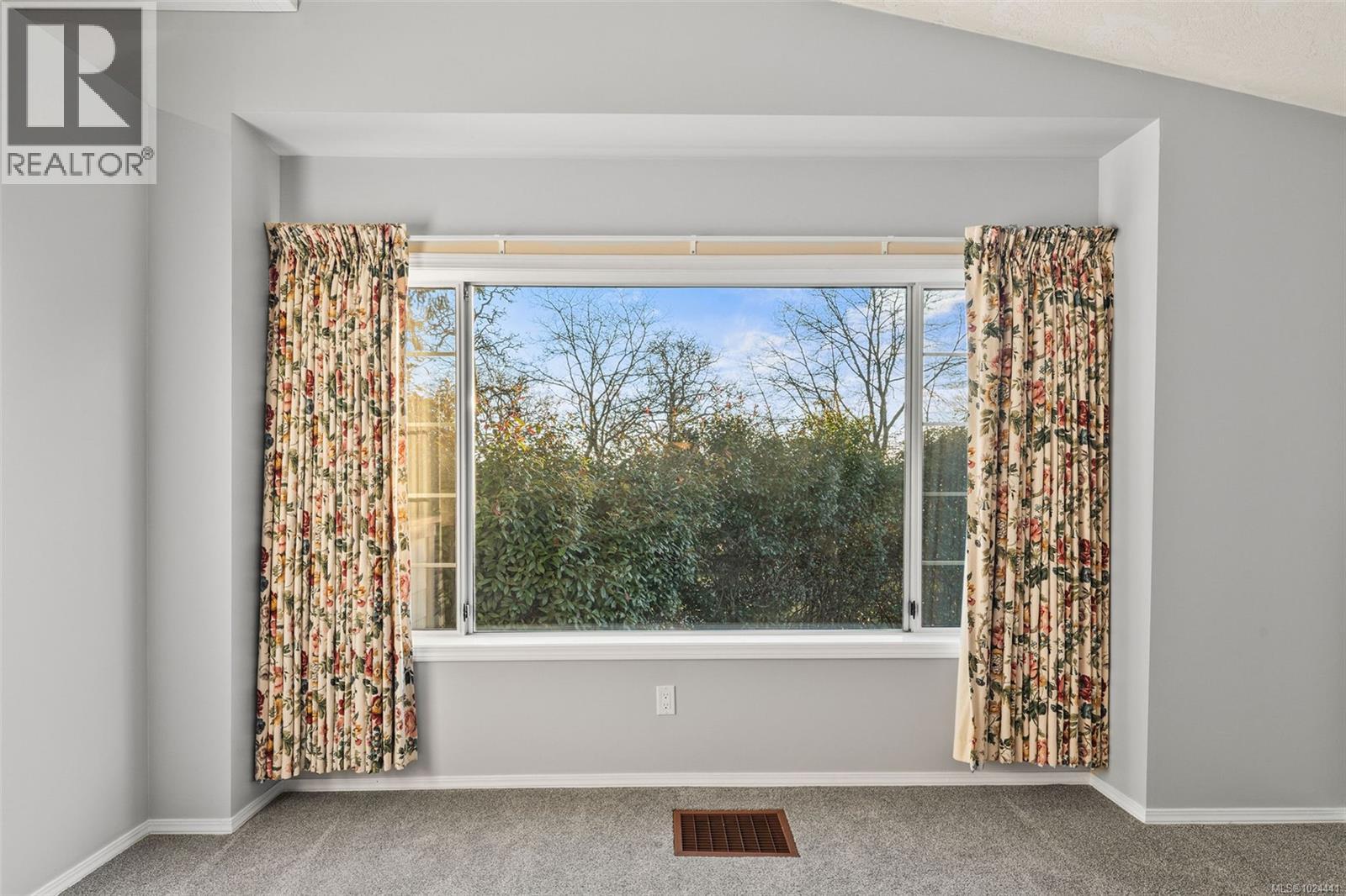 22 901 Kentwood Lane, Saanich