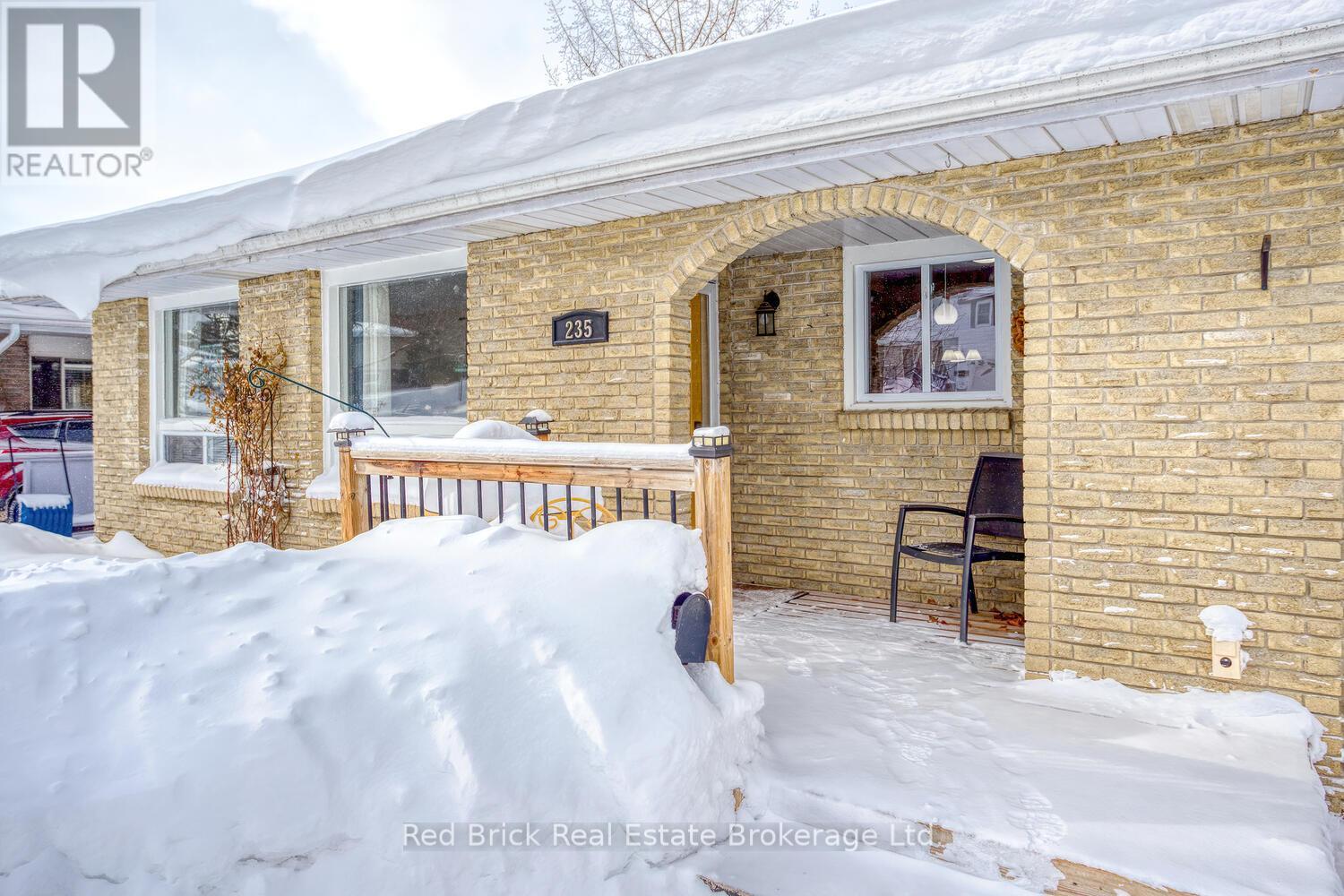 235 Wellington photo 4