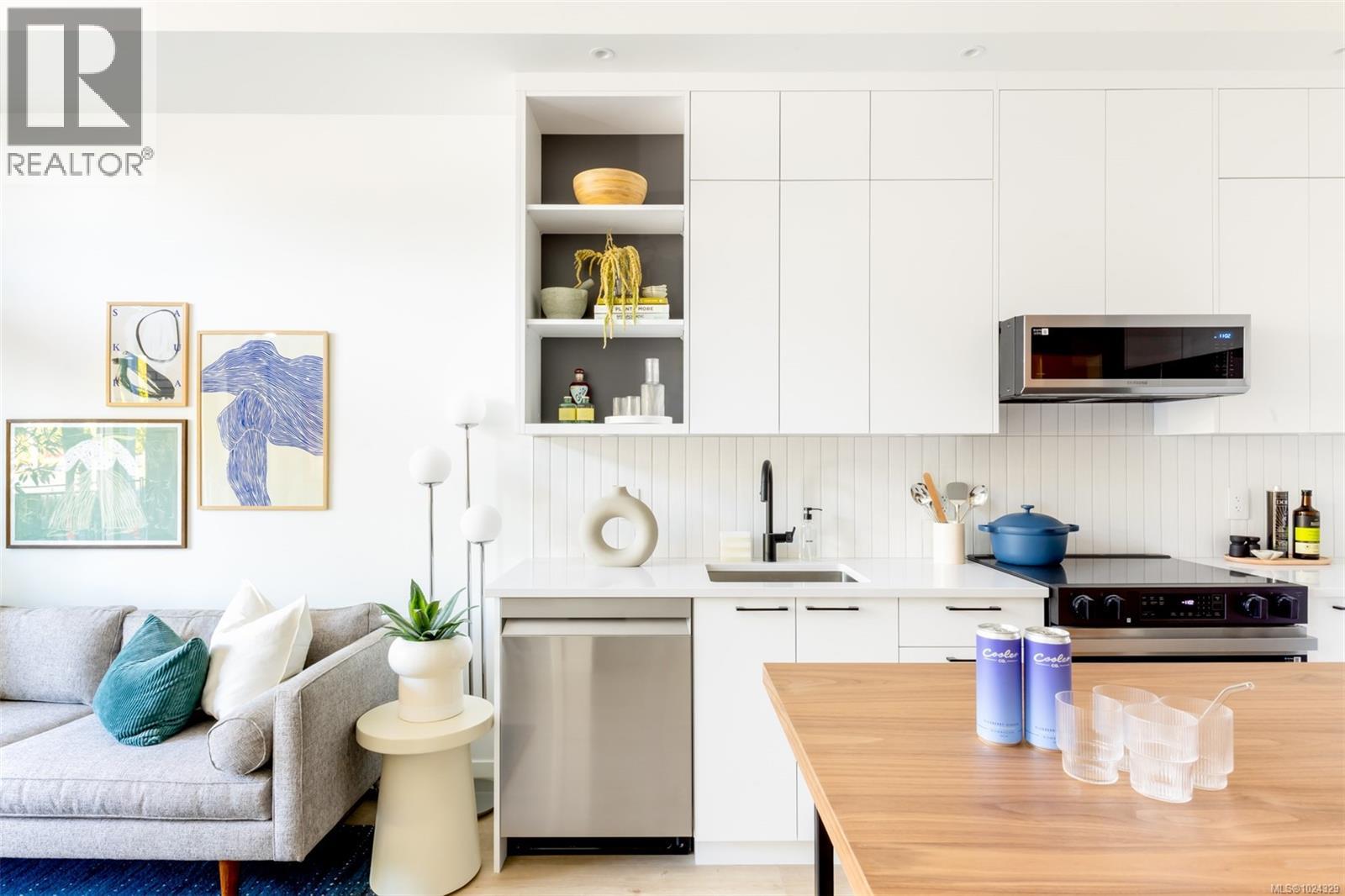 304 1075 Tillicum Road, Esquimalt