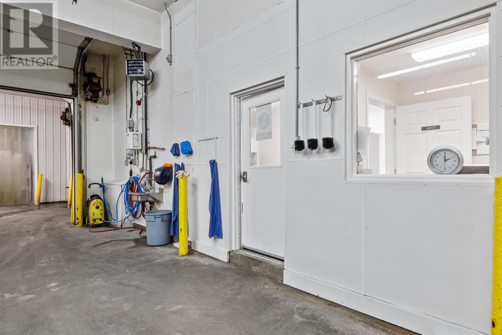 6431 Commercial Road — photo 18