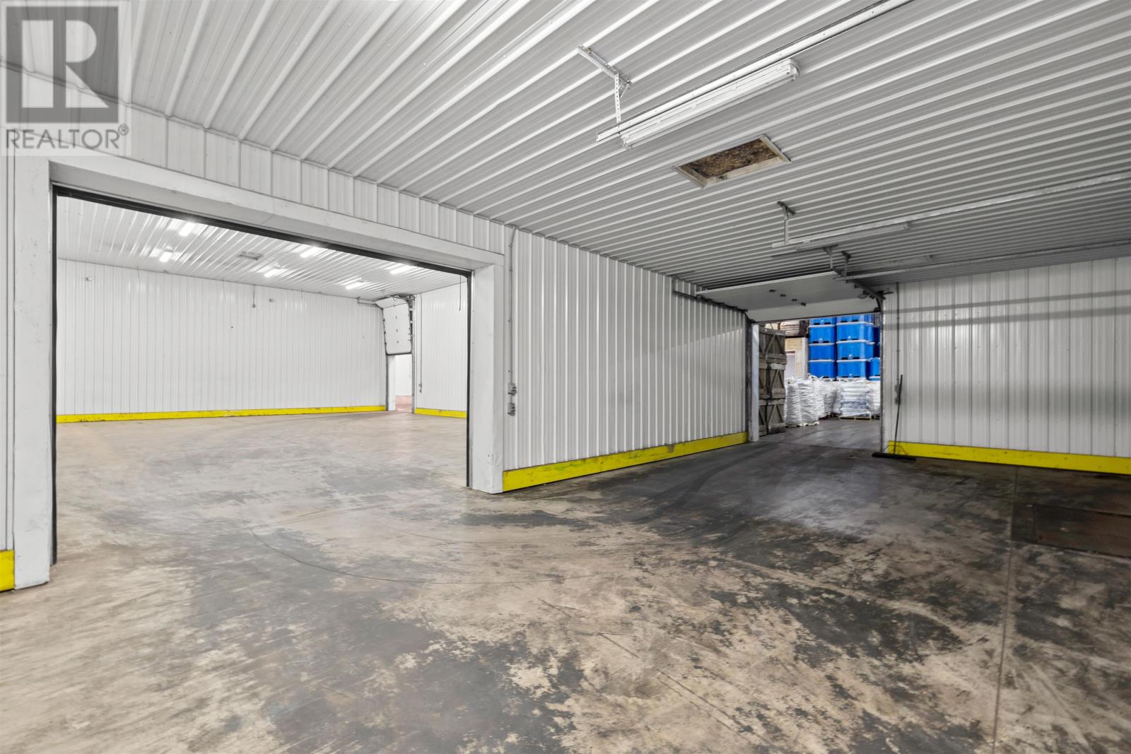 6431 Commercial Road — photo 28