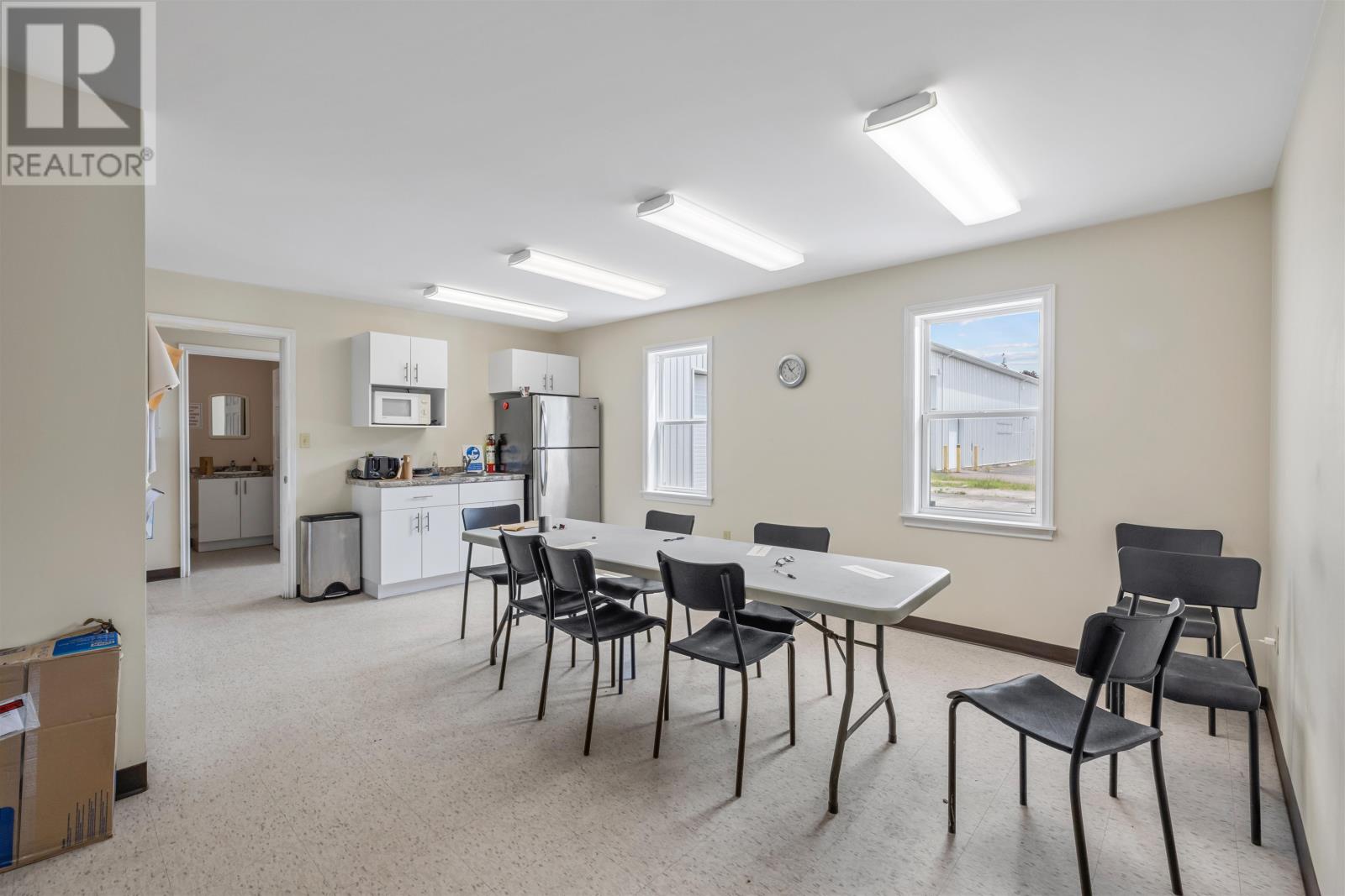 6431 Commercial Road — photo 10