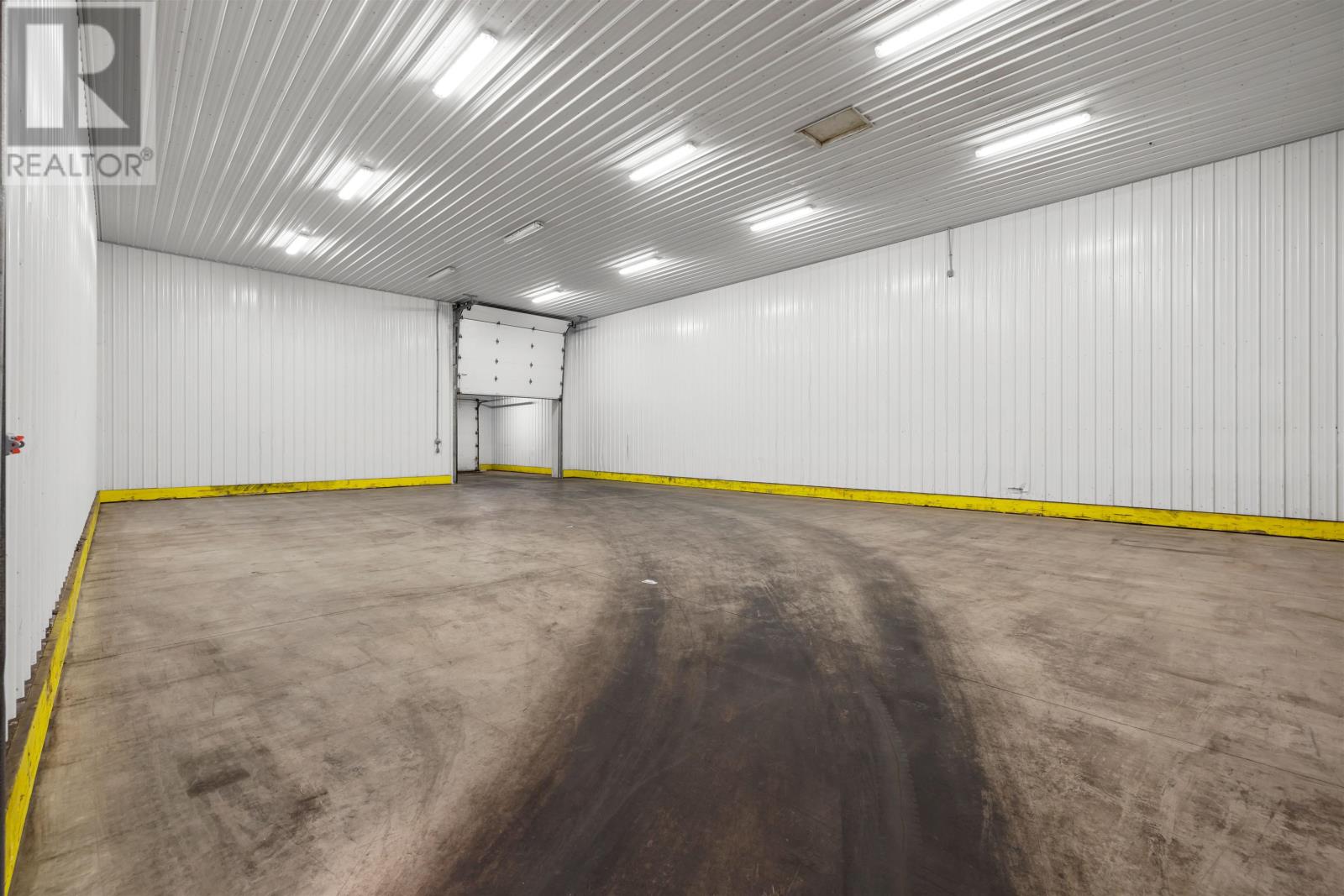 6431 Commercial Road — photo 30