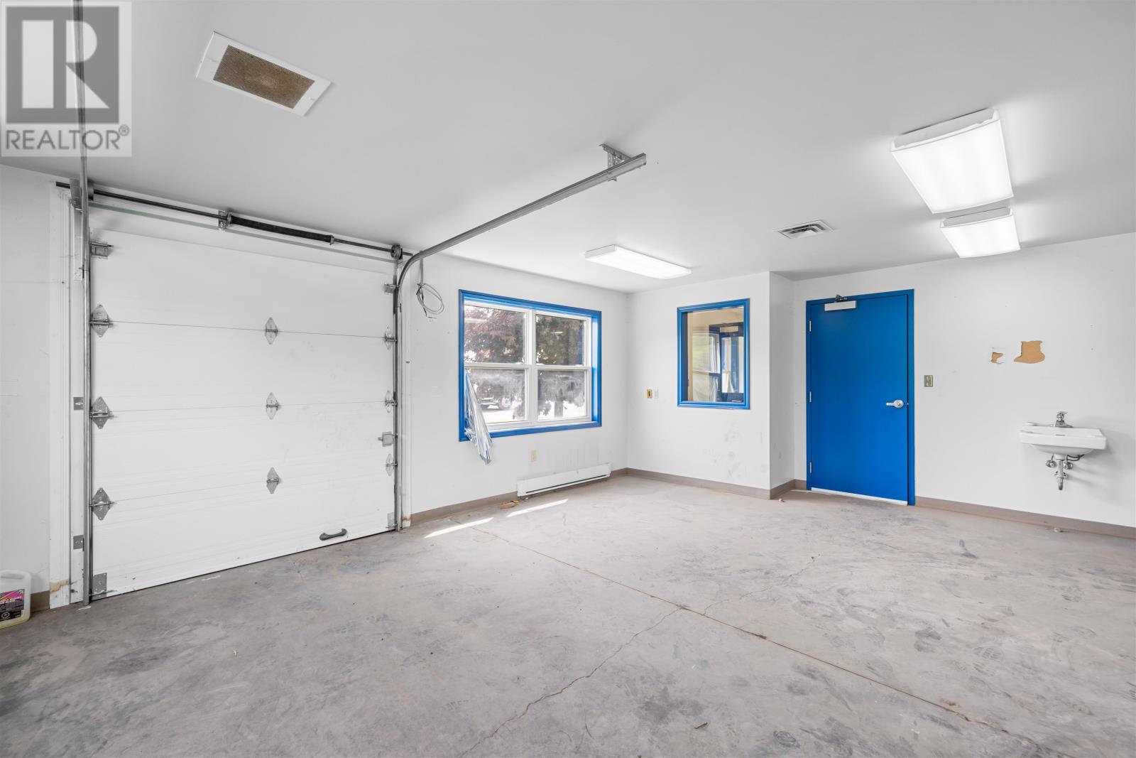 6431 Commercial Road — photo 43