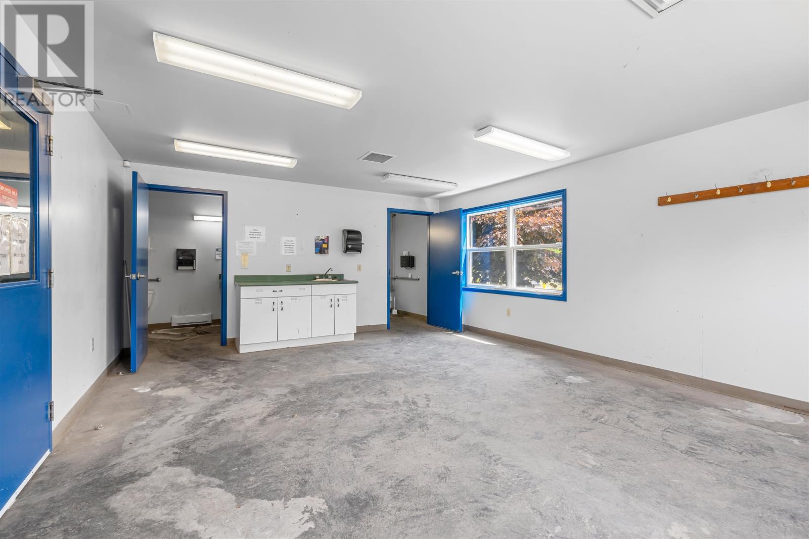 6431 Commercial Road — photo 36