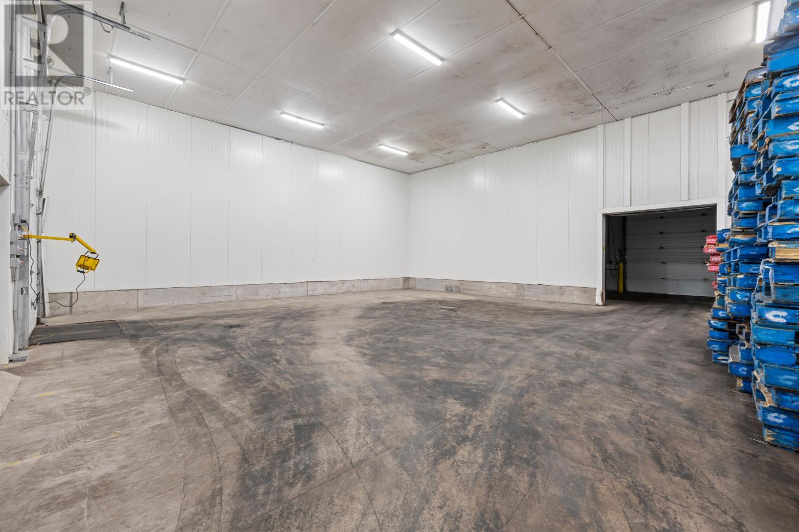 6431 Commercial Road — photo 50