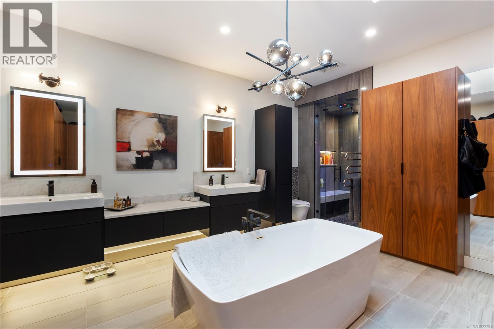 2250 Dolphin Rd, North Saanich