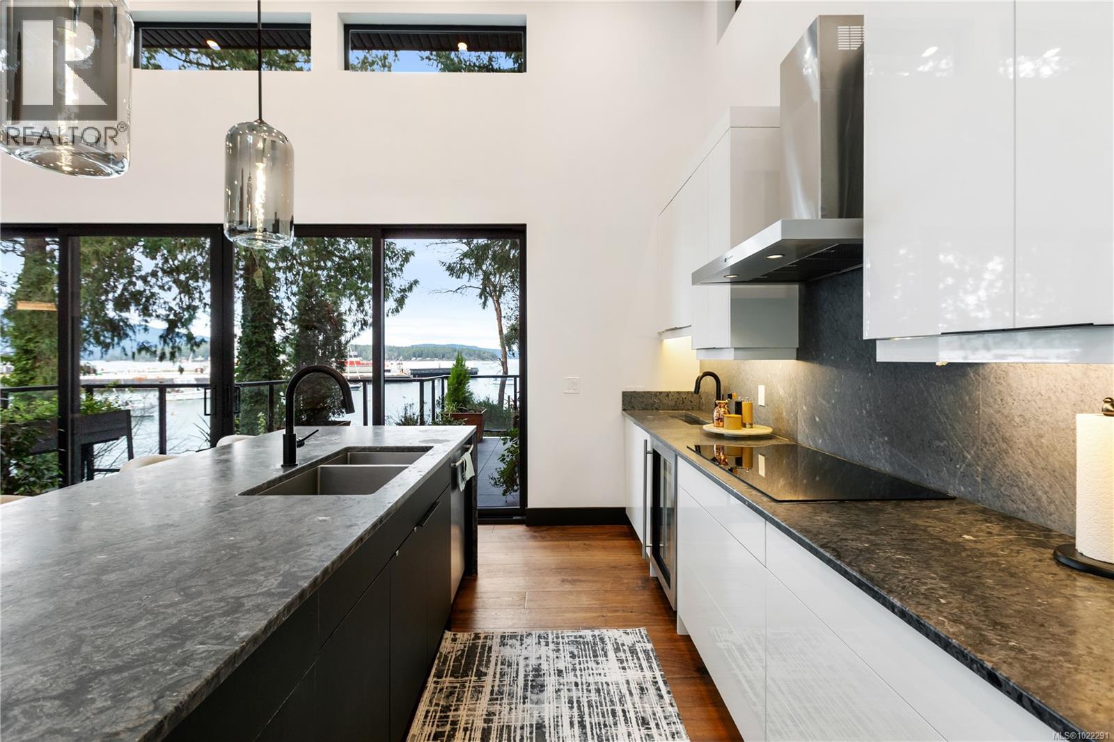 2250 Dolphin Rd, North Saanich