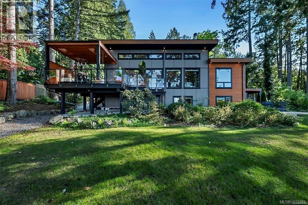 2250 Dolphin Rd, North Saanich