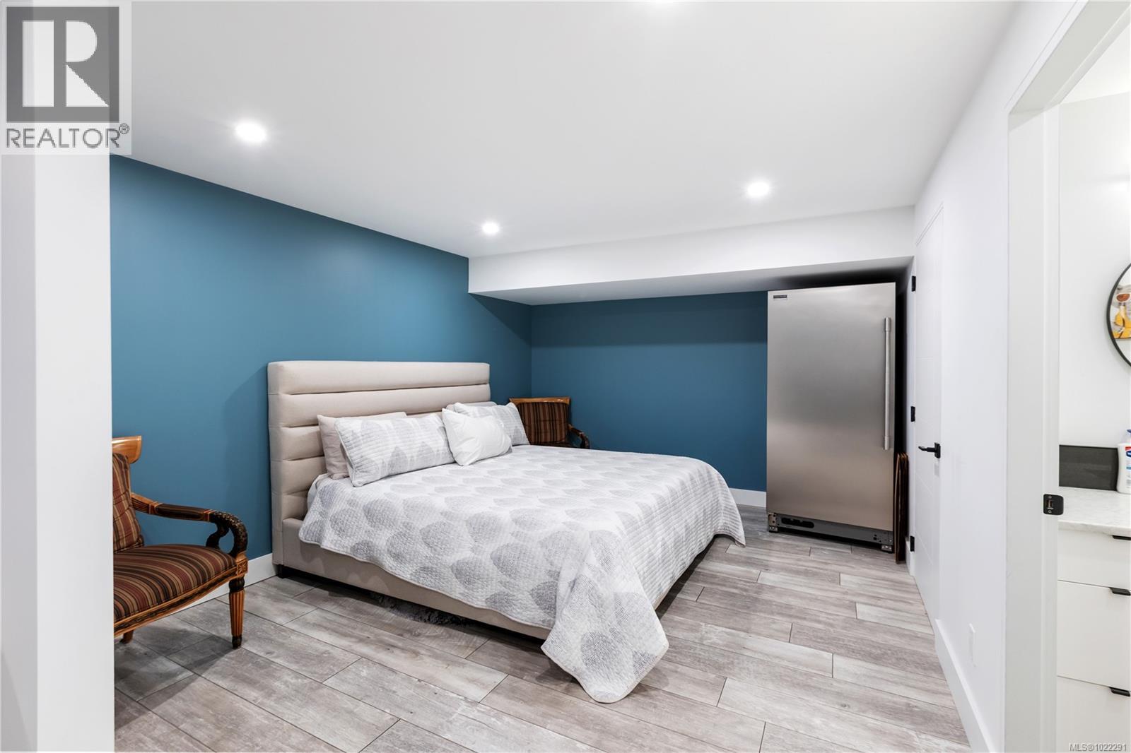 2250 Dolphin Rd, North Saanich