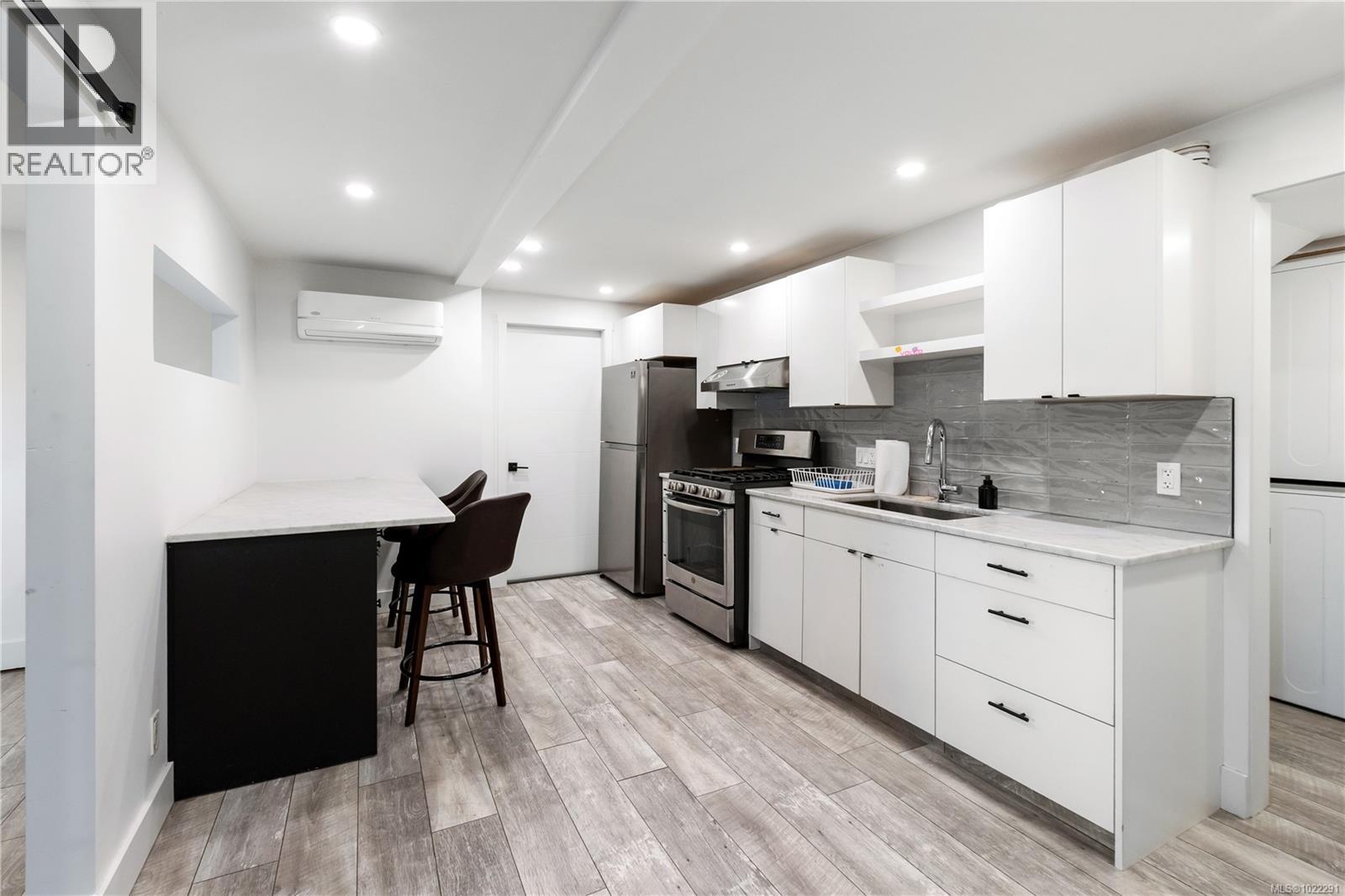 2250 Dolphin Rd, North Saanich