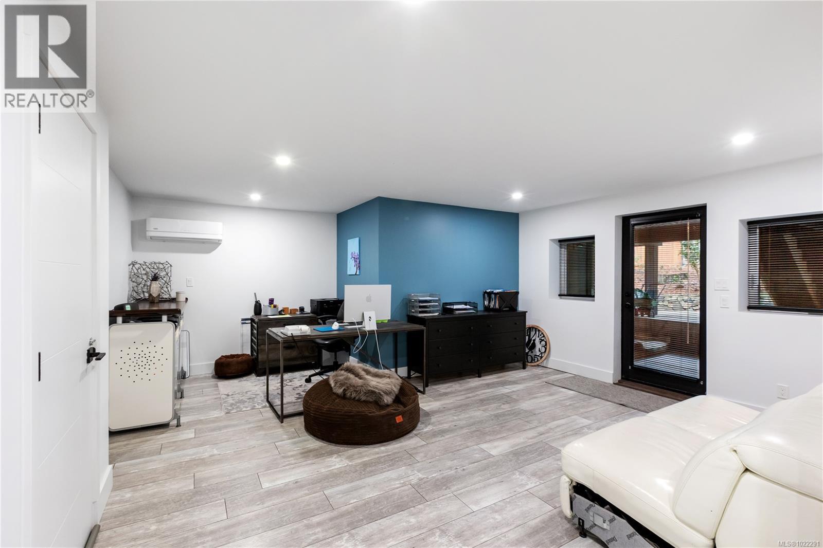 2250 Dolphin Rd, North Saanich