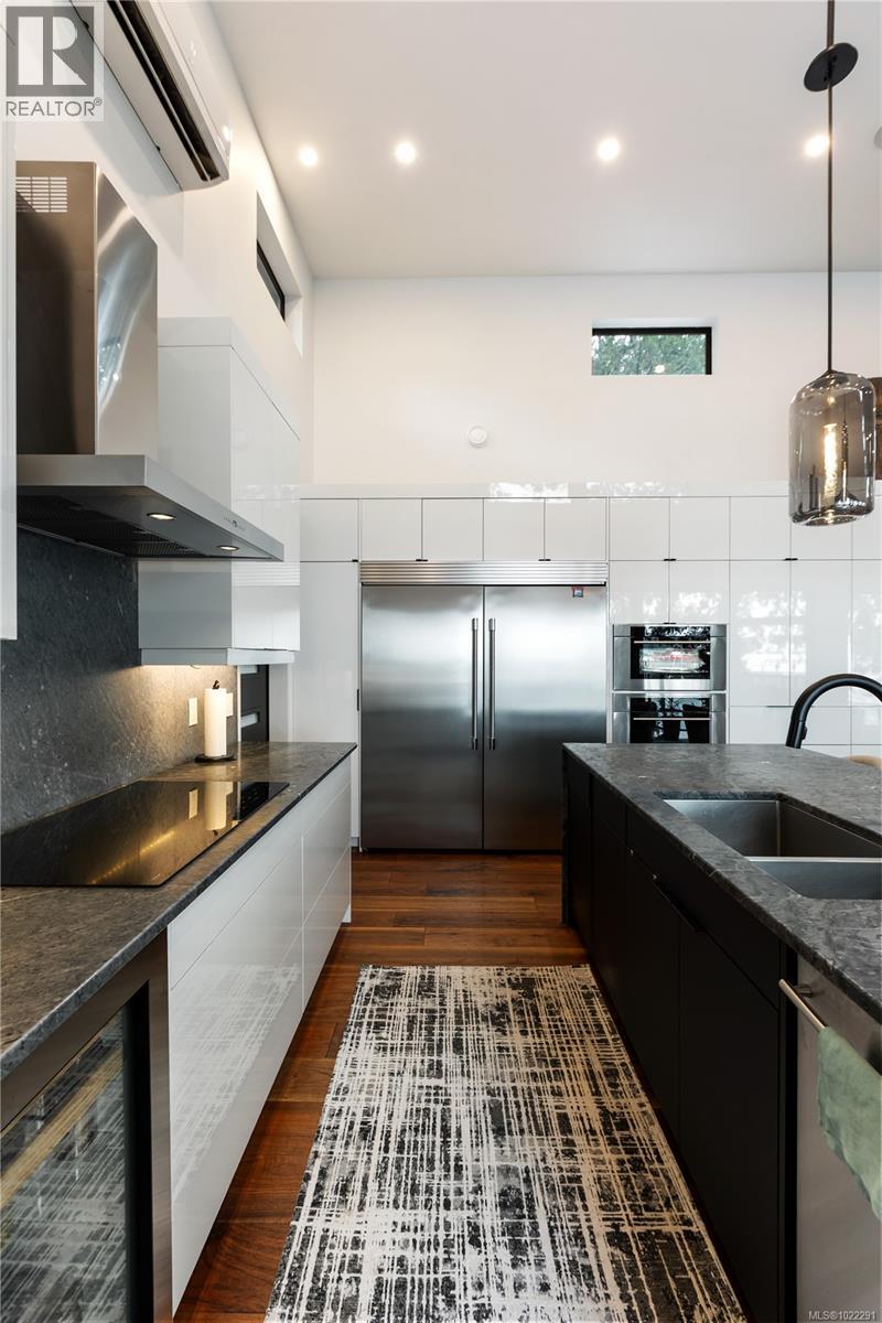 2250 Dolphin Rd, North Saanich