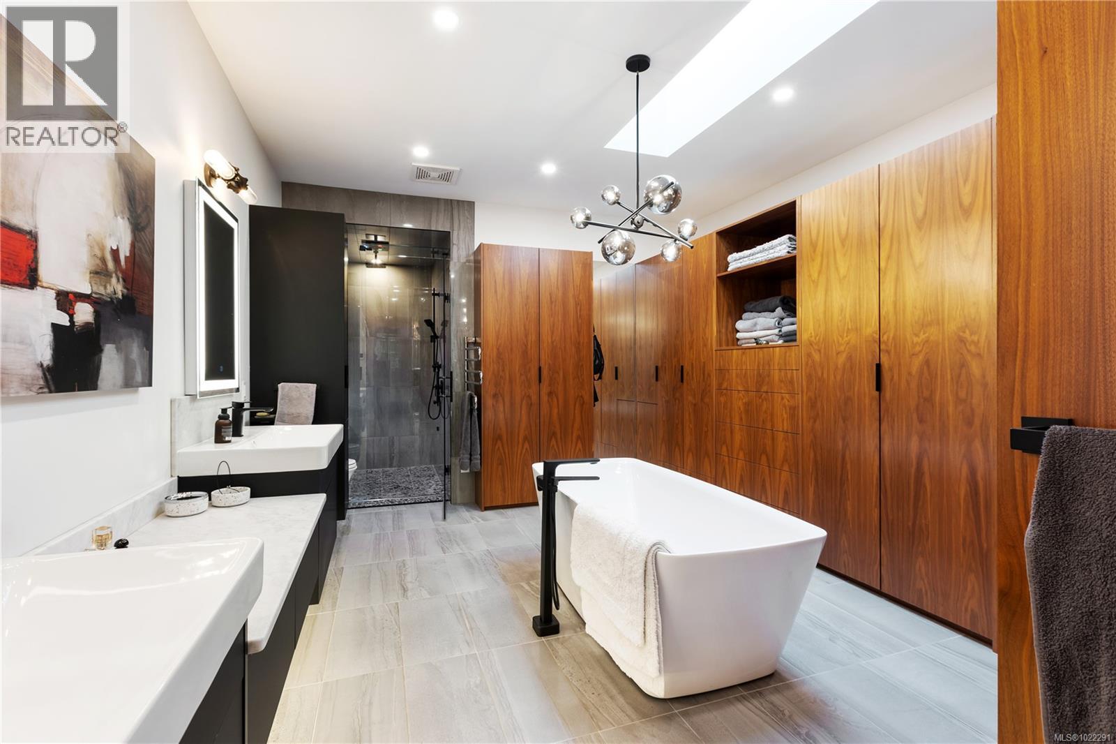 2250 Dolphin Rd, North Saanich