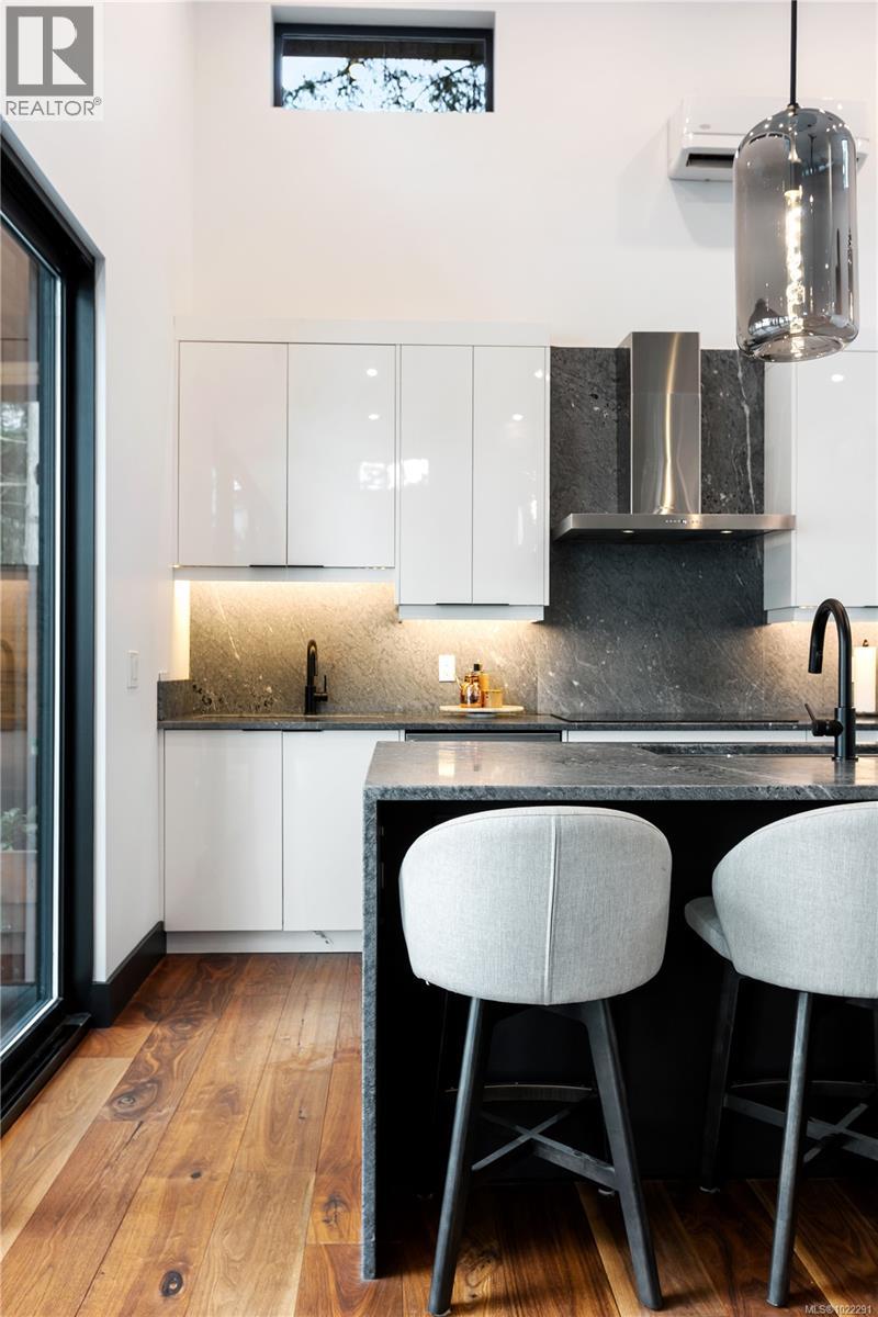 2250 Dolphin Rd, North Saanich