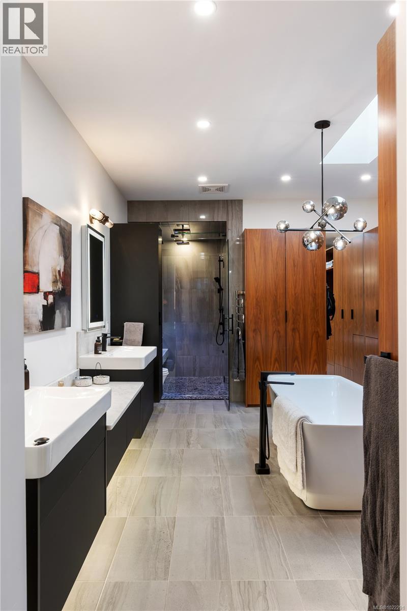 2250 Dolphin Rd, North Saanich