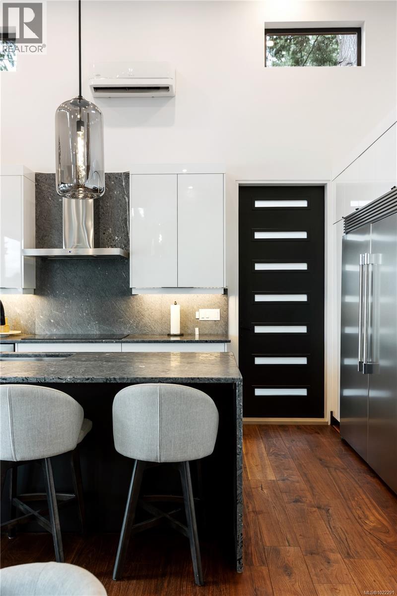 2250 Dolphin Rd, North Saanich