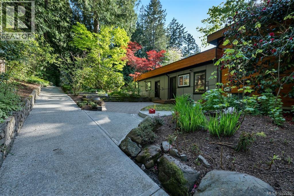 2250 Dolphin Rd, North Saanich