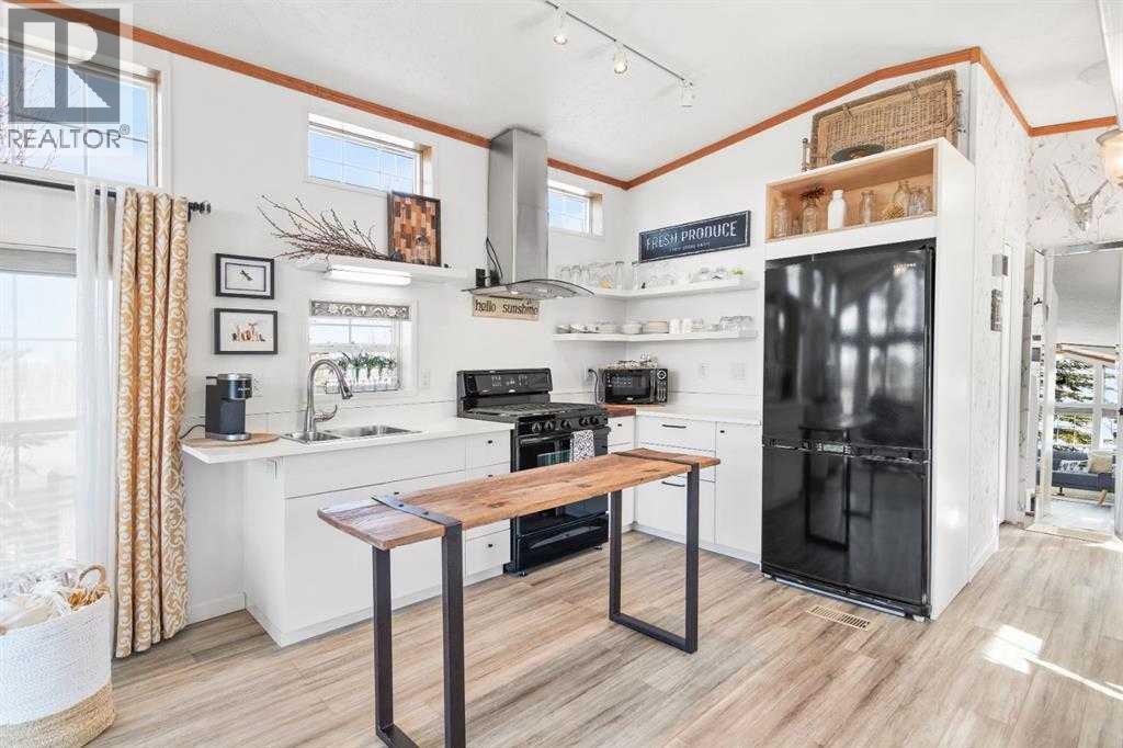 25054 South Pine Lake Road, Rural Red Deer County