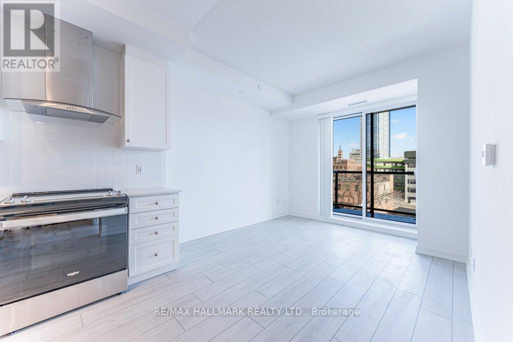 55 Duke Unit 309 photo 4