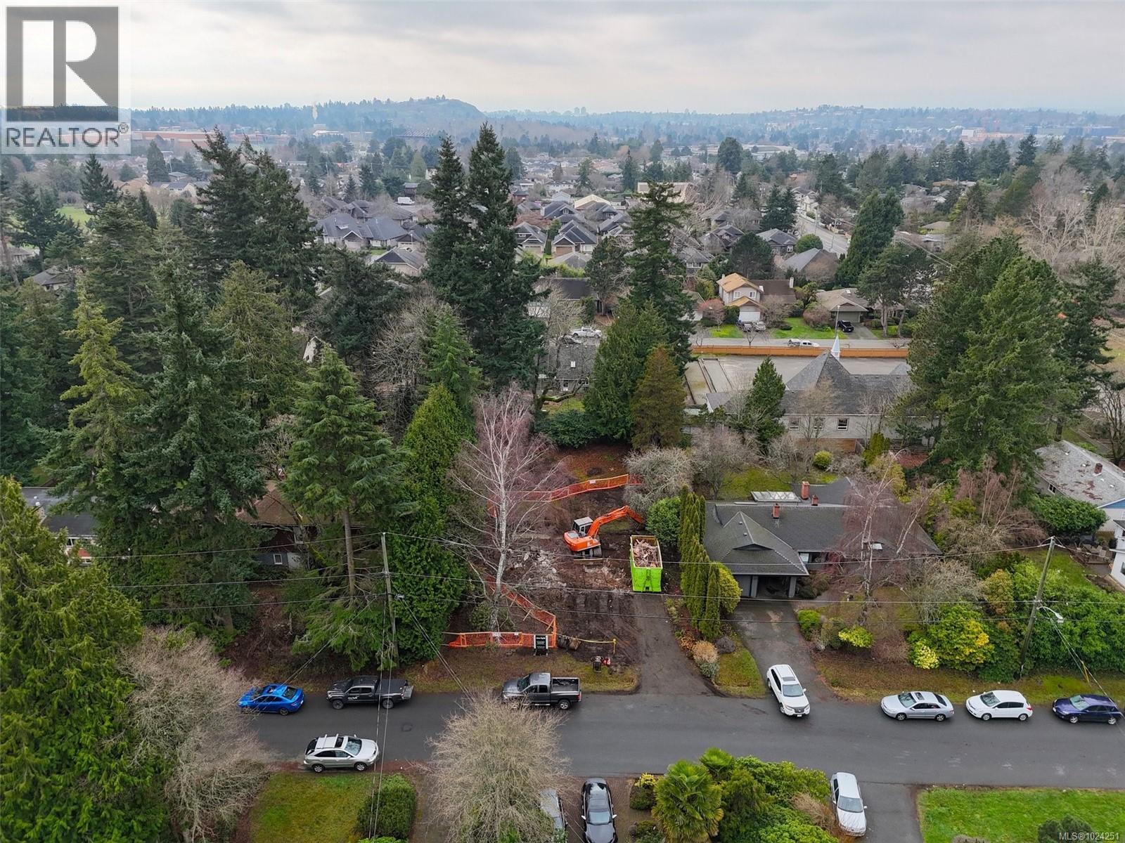 4 2215 Greenlands Rd, Saanich