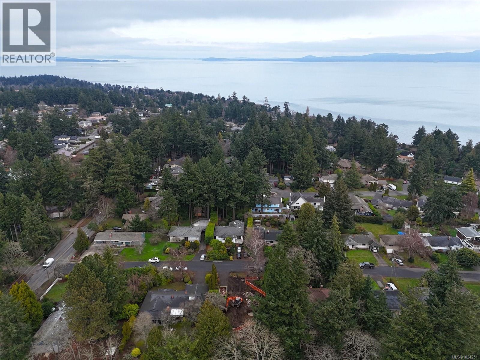 4 2215 Greenlands Rd, Saanich