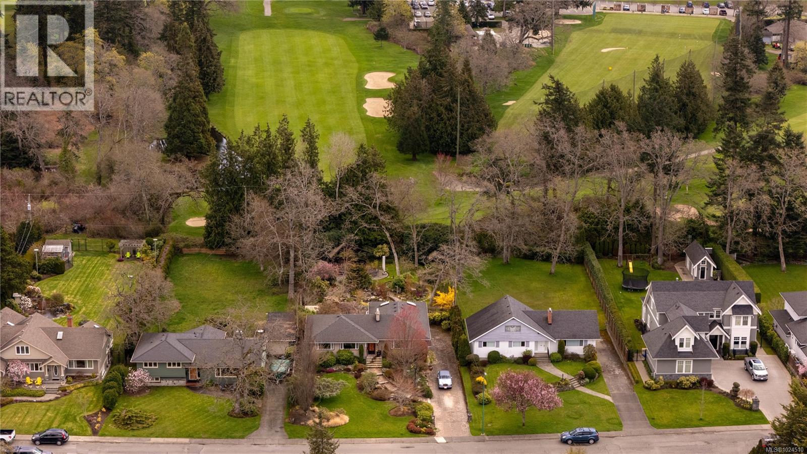  3331 Woodburn Avenue, Oak Bay