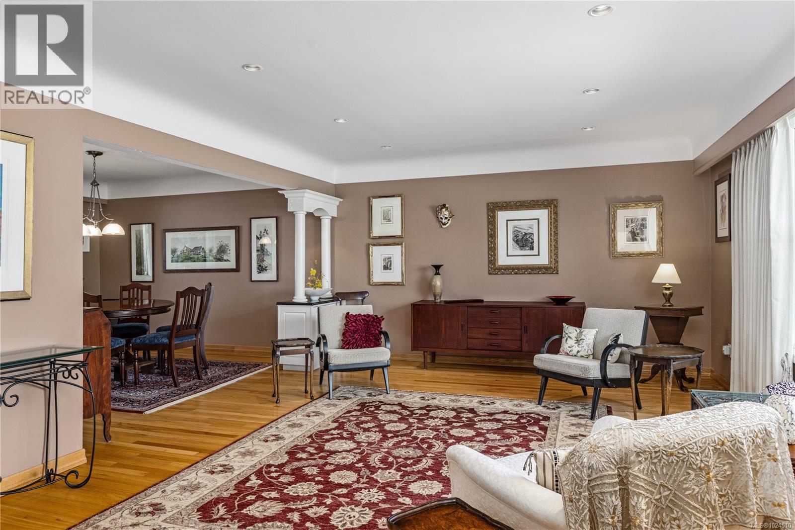  3331 Woodburn Avenue, Oak Bay