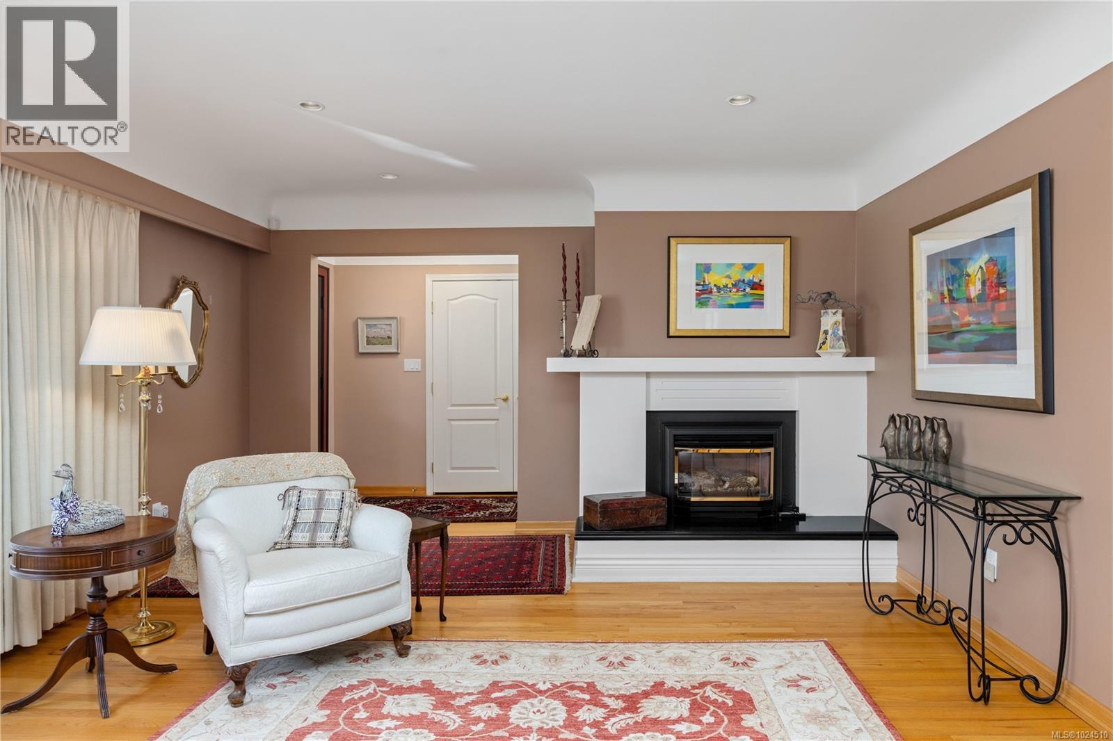  3331 Woodburn Avenue, Oak Bay