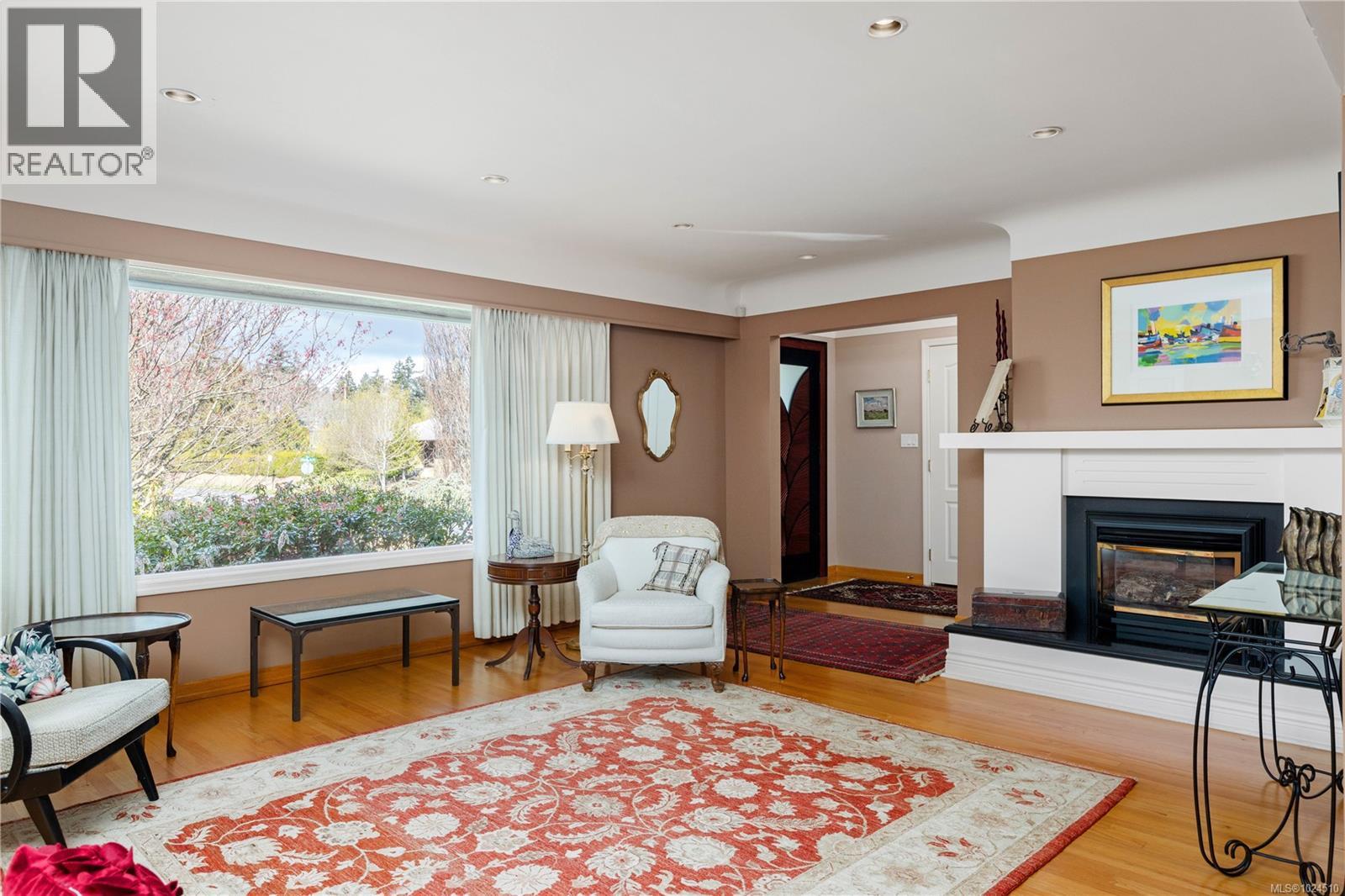  3331 Woodburn Avenue, Oak Bay